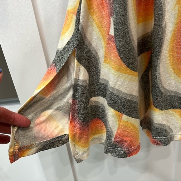 LULAROE Abstract Geometric 3D Swirl Perfect Tee - Picture 4 of 5